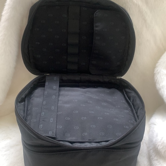 Dior - Brand New 2 compartment makeup with makeup brush holder section - Picture 4 of 7
